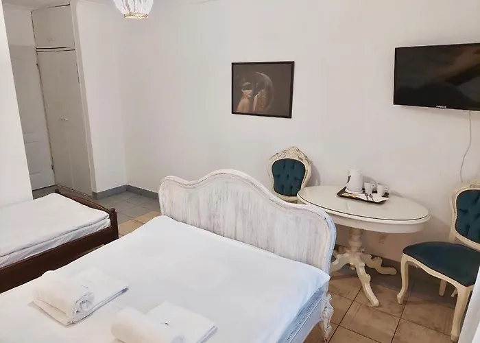 Pod Różą Economy Nocleg ze śniadaniem 3*